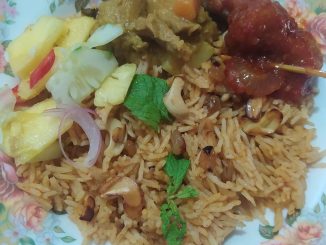 Alt text gambar: Set lengkap nasi tomato, ayam masak merah, dalca & acar nenas