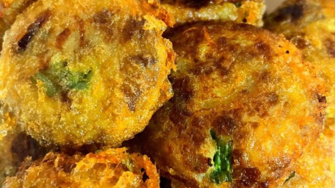Begedil simple goreng keemasan lembut di dalam