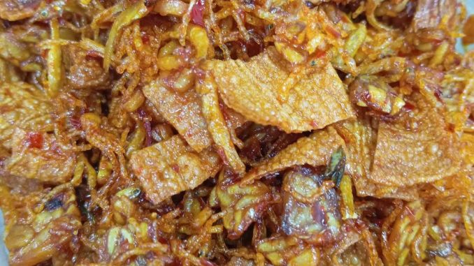 Sambal goreng tempe dan ikan bilis bersama pucuk dan sohun garing