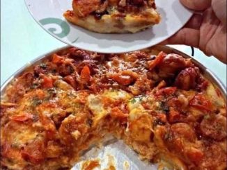 Pizza homemade guna roti gardenia dengan topping keju meleleh