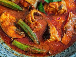 Asam pedas Johor ikan pari pekat berempah dengan bendi dan daun kesum
