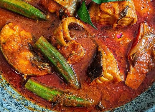 Asam pedas Johor ikan pari pekat berempah dengan bendi dan daun kesum