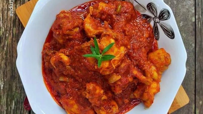 Ayam masak merah kenduri dengan kuah pekat berkilat