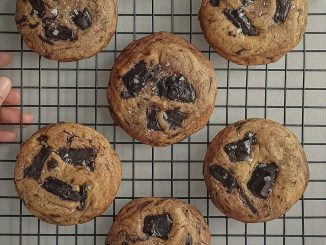 Soft cookies rangup luar lembut dalam dengan cip coklat