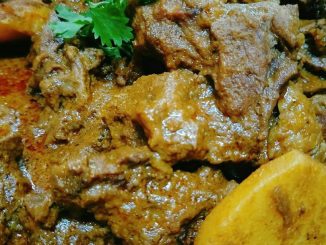 Gulai daging utara pekat berempah dengan kentang