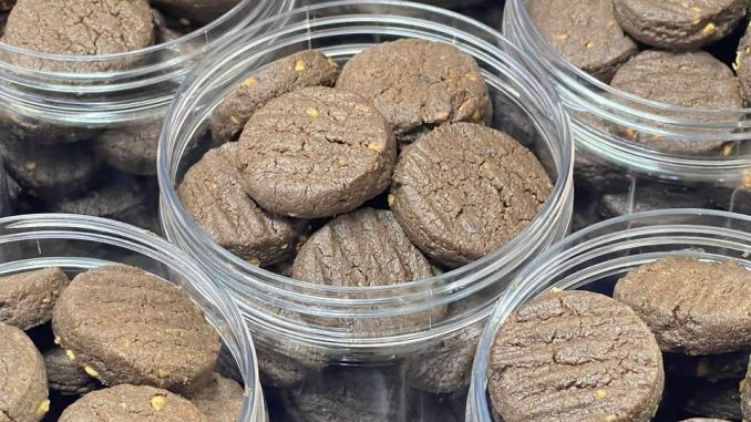 Biskut chocolate chip tanpa telur, rangup & gebu dalam balang raya