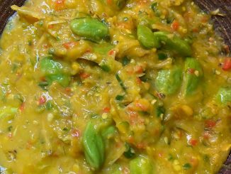 Tempoyak ikan bilis petai pekat berlemak dalam kuali