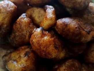 Jemput pisang rangup di luar dan lembut di dalam dibuat dengan pisang ranum dan tepung beras tanpa serbuk penaik.