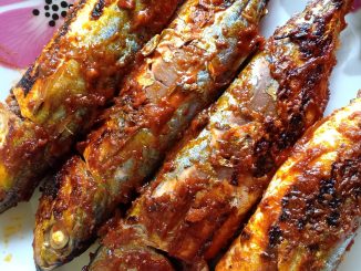 gambar ikan bakar atas pinggan