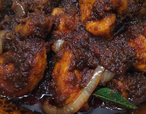 Ayam masak kicap kenduri kampung lengkap dengan sambal tumis pekat dan daun kari