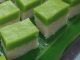 Kuih Seri Muka dua lapis dengan pulut putih dan lapisan hijau pandan yang lembut
