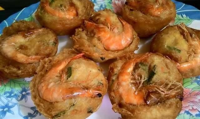Cucur udang rangup dan sos pencicah buatan sendiri