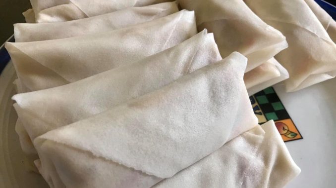 Popia carbonara rangup berinti ayam, keju dan sos creamy