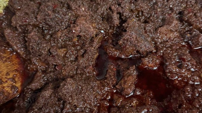 Rendang Hitam Berkilat Tanpa Kicap Dalam Kuali