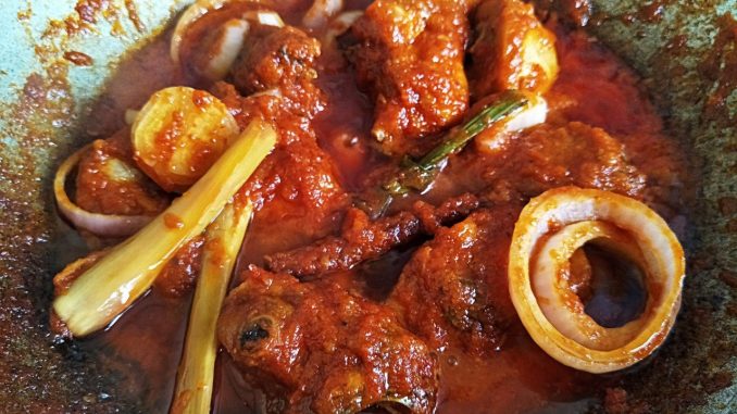 Ayam Masak Merah Kenduri Siap Dihidang Dalam Dulang