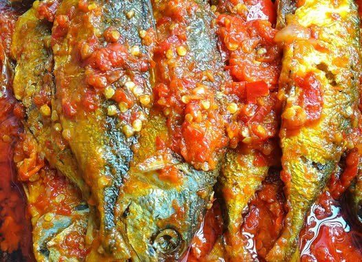 Ikan Sambal Minang — ikan goreng digaul sambal pecah minyak