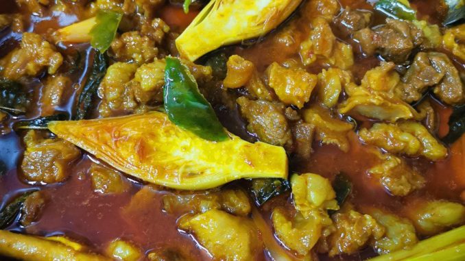 Asam Pedas Daging Campur Tetel dengan Kuah Pecah Minyak Pekat