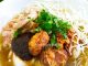 Semangkuk soto ayam lengkap dengan bergedil, sambal kicap dan suhun