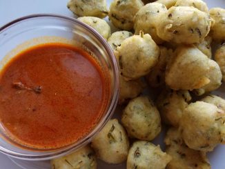 Cekodok ikan bilis rangup di luar dan berongga di dalam siap dihidang