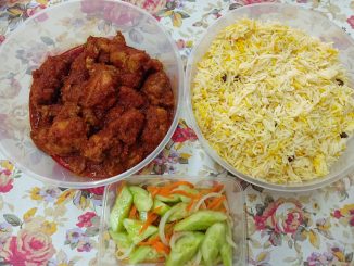 Nasi minyak basmathi yang wangi dan berwarna kekuningan dengan kismis