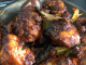 Ayam Masak Bali berkuah pekat pedas manis, dihias dengan bawang hiris dan daun kari.