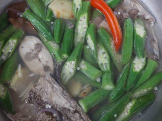 Singgang ikan tongkol sedap dan mudah dimasak dengan bendi, cili dan asam keping dalam kuah panas