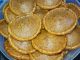 Cucur Jawa garing dan sedap, snek tradisional Malaysia, renyah di luar dan lembut di dalam.