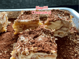 Cheesekut yang disusun dengan lapisan biskut kering, adunan cream cheese yang lembut, dan taburan nestum serta serbuk Milo untuk rasa yang lebih sedap dan kaya.