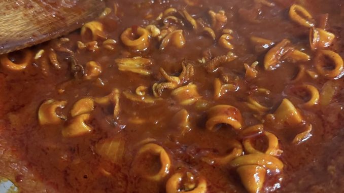 sotong ditumis bersama cili kering dan santan