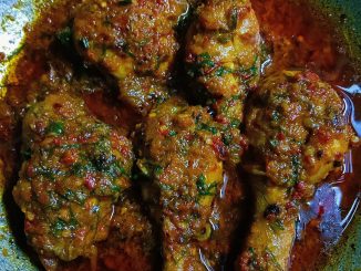 Ayam pedas berkuah santan yang dimasak dengan cili padi dan santan pekat