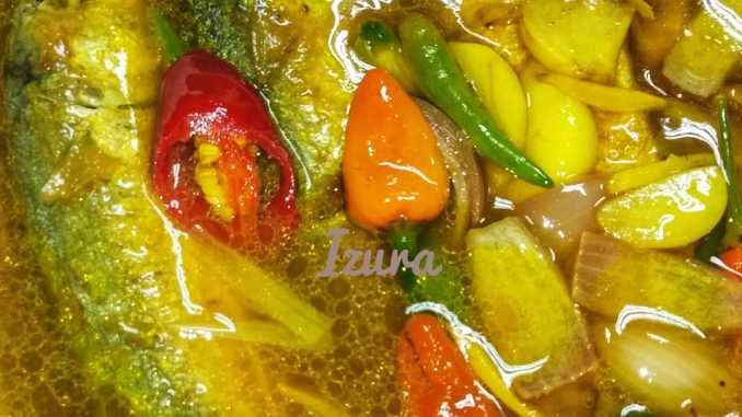ikan temenung lemak masak asam siap dihidang dengan kuah berkrim dan pedas