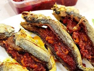 ikan cencaru sumbat sambal rangup dihidangkan panas