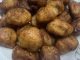 cekodok pisang rangup siap digoreng dalam pinggan