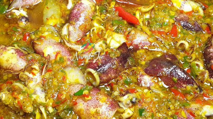 sotong masak cili padi kunyit siap dihidang dengan nasi putih panas