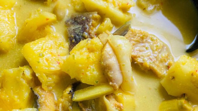 Masak lemak nenas ikan masin siap dimasak dan dihidangkan