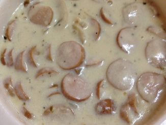 Spaghetti carbonara simple dengan sos berkrim dan sosej