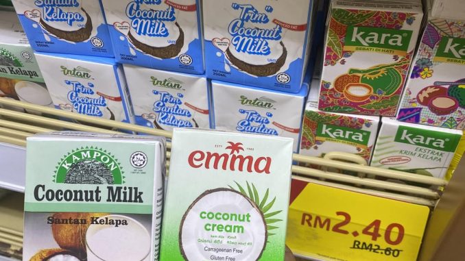 Santan coconut milk cair digunakan dalam masakan berkuah seperti kari dan gulai