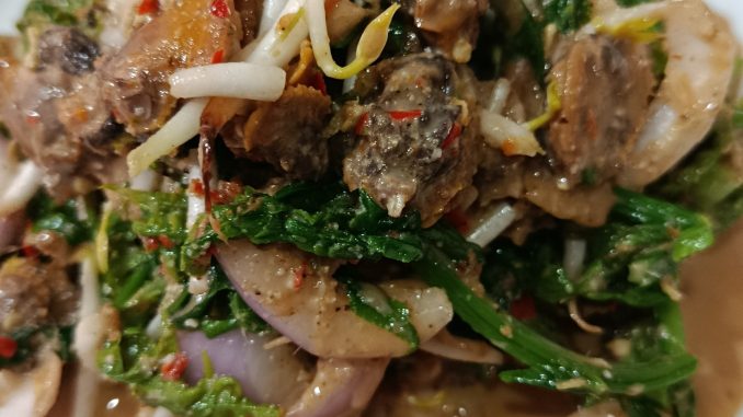 Kerabu taugeh kerang pucuk paku tradisional yang sedap dan menyelerakan