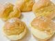 Puff pastri cream puff gebu-gebas yang sudah dibakar keemasan