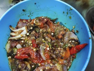 Sambal belacan pekat dan pedas dengan aroma belacan yang kuat
