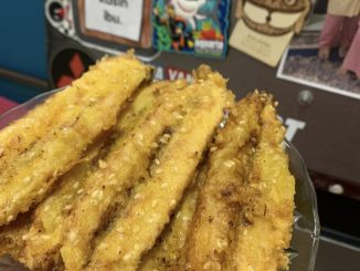 Pisang goreng rangup bijan siap dihidang berwarna keemasan
