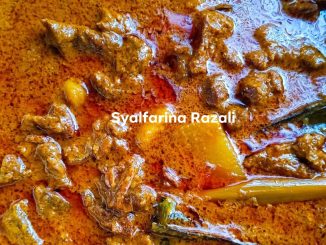 Kari daging perap pekat dan harum, lengkap dengan kentang dan santan
