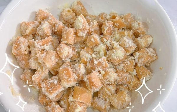 popia susu rangup dan manis dihidang dalam mangkuk