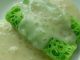 roti jala pandan lembut berwarna hijau dengan corak cantik
