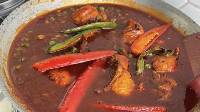 ayam sambal merah tanpa sos cili pekat berwarna merah gelap