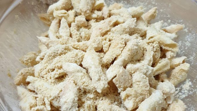 Popia nestum rangup bersalut serbuk manis dalam balang